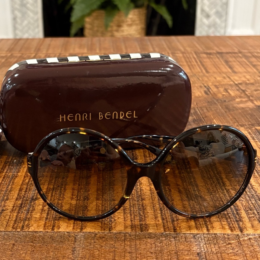 Henri Bendel Sunglasses, with case and dustbag